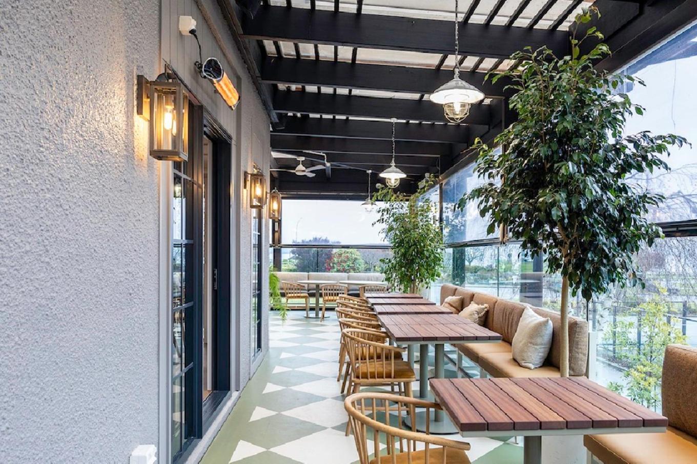 Suncourt Hotel & Conference Centre Taupo Bagian luar foto